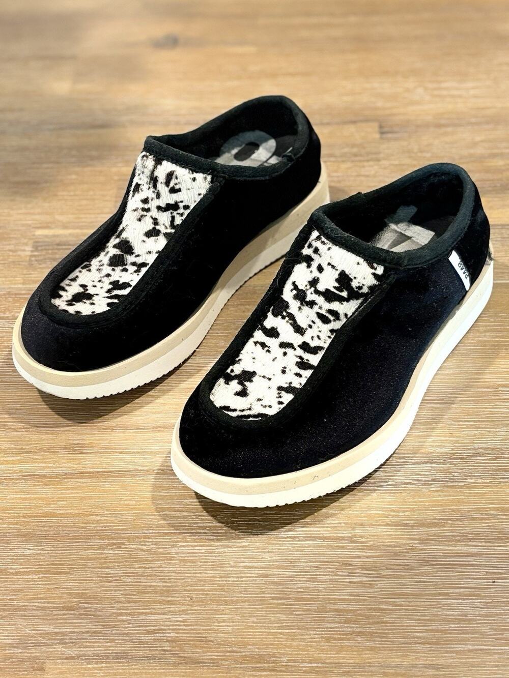 P448 Cow Print Slip-on Mules Shoes Black Faux Fur VibramSole Casual Comfort Sz 7